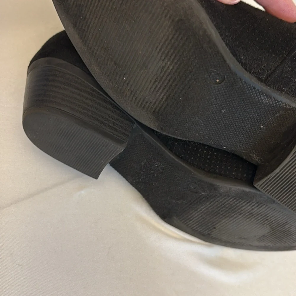 Refresh bootie Rider-05 style line slip on elastic side 1.5” block heels Size 7